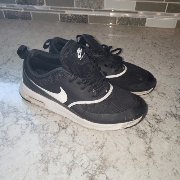 Nike ladies runners - Picture 2 of 2